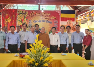 H.Tân Phú Đông: Lãnh đạo Chính quyền địa phương thăm và chúc Tết chư Tôn đức Ban Trị sự Phật giáo huyện
