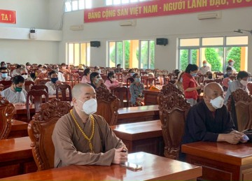 Tiền Giang: Ban TTXH báo Giác Ngộ kết hợp Ban TTXH Phật giáo tỉnh tặng 365 phần quà Tết đến người dân