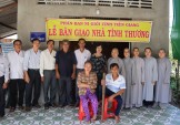 Tiền Giang: Phân ban Ni giới Phật giáo tỉnh bàn giao nhà tình thương tại huyện Cái Bè