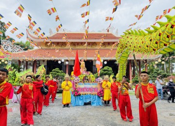 H.Châu Thành: Chùa Trường Phước tổ chức Rước Phật và khai mạc phiên chợ 0 đồng kính mừng Phật Đản Sanh