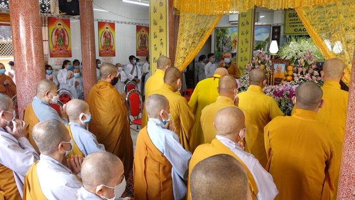Tiền Giang: BTS Phật giáo tỉnh viếng Tang lễ Ni trưởng Thích Nữ Nhan Liên và cung thỉnh nhục thân Ni trưởng Trà tỳ