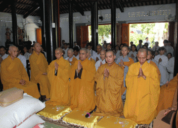H. Gò Công Tây : Ban Trị Sự Phật Giáo Tổ Chức Thăm Viếng Cúng Dường Chư Hành Giả An Cư Trong Tỉnh