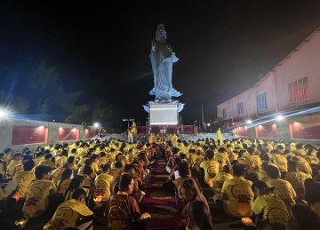 Tiền Giang: Đêm Hoa đăng niệm ân cha mẹ tại Khóa tu mùa hè 2022 “Đạo Phật và Tuổi Trẻ”