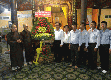 TX.Cai Lậy: Lãnh đạo các ban ngành chúc mừng Vu lan chư Tôn đức Ban Trị sự Phật giáo