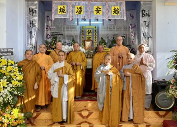 Ninh Thuận: Thường trực Ban Trị sự Phật giáo tỉnh Tiền Giang viếng Tang lễ Thân mẫu HT.Thích Thiện Pháp