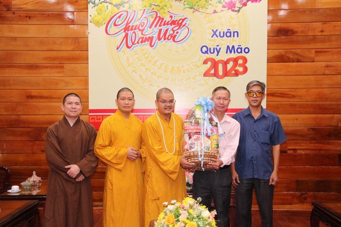 Tiền Giang: Ban Giám hiệu Trường Trung cấp Phật học chúc Tết đến lãnh đạo các ban ngành tỉnh Tiền Giang và TP.Mỹ Tho