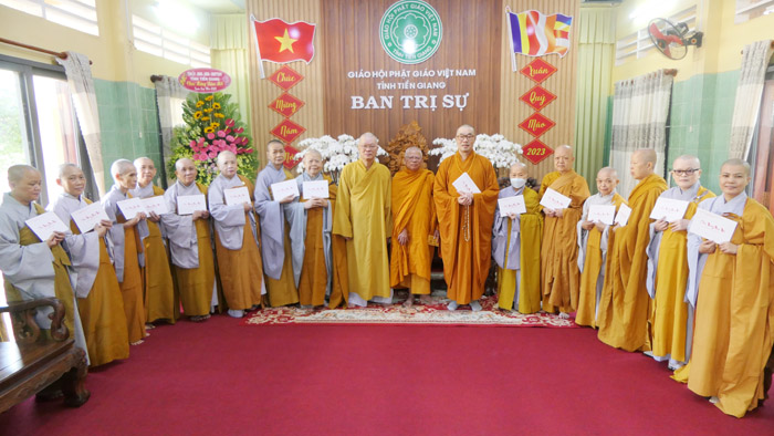 Tiền Giang: Ban Trị sự các huyện, thị và Phân ban Ni giới chúc Tết đến chư Tôn đức Giáo phẩm BTS Phật giáo tỉnh