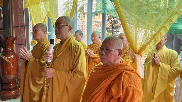 Tiền Giang: Ban Trị sự Phật giáo tỉnh và huyện Chợ Gạo viếng Lễ tang thân mẫu của TT.Thích Thiện Ngộ