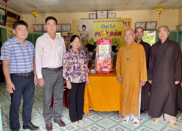 H.Gò Công Đông: Thường trực Ban Trị sự tiếp đón phái đoàn lãnh đạo Ủy ban MTTQVN và Ban Tôn giáo tỉnh đến chúc mừng Phật đản năm 2022
