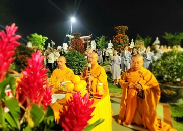 H.Chợ Gạo: Chùa Liên Hoa tổ chức Hoa đăng Kỷ niệm ngày Đức Phật Thích Ca thành đạo