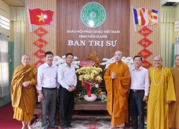 Tiền Giang: Ban Giám đốc Công an tỉnh chúc Tết chư Tôn đức Ban Trị sự Phật giáo nhân dịp Xuân Quý Mão