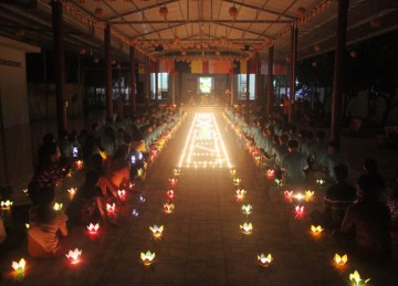 H.Cái Bè: Đêm Hoa đăng tri ân tại Khóa tu Mùa hè “Hiểu và Thương” chùa Phước Huệ