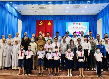 H.Châu Thành: Ban Trị sự Phật giáo huyện trao học bổng “Thắp sáng Ước mơ Tuổi trẻ Việt Nam”