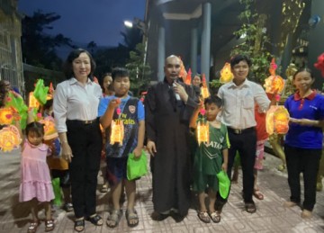 H.Chợ Gạo: Chùa Huệ Quang tổ chức vui Trung thu cho các em thiếu nhi