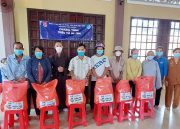 H.Chợ Gạo: Chùa Khánh Lâm tặng quà hỗ trợ người nghèo tại xã Đăng Hưng Phước