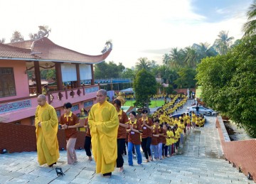 Cảm nhận niềm tịnh lạc trong từng bước chân tại khóa tu Mùa hè “Đạo Phật với Tuổi Trẻ” năm 2022