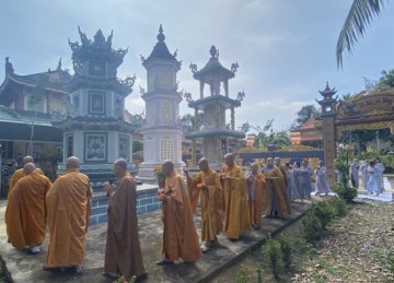 H.Tân Phú Đông: Tổ đình Linh Bửu tổ chức Tảo tháp chư Tổ sư và tặng quà Tết đến người nghèo nhân dịp xuân Quý Mão