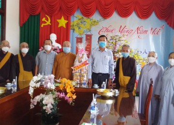 H.Tân Phú Đông: Thường trực BTS Phật giáo huyện chúc tết lãnh đạo Chính quyền địa phương