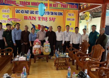 H.Tân Phú Đông: Lãnh đạo chính quyền các cấp chúc mừng Đại lễ Phật Đản PL.2567