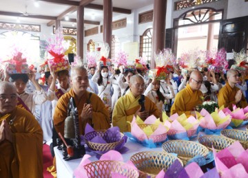 TX.Cai Lậy: Chùa Long Thành tổ chức lễ Vu lan Báo hiếu và trao quà từ thiện