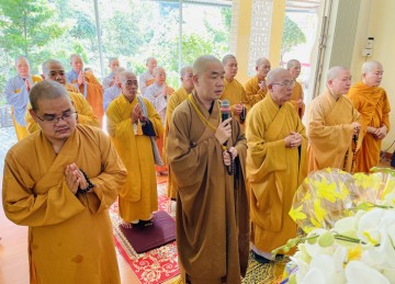 Tiền Giang: Ban Trị sự Phật giáo tỉnh viếng Lễ tang thân mẫu của Ni trưởng Thích Nữ Minh Nhẫn