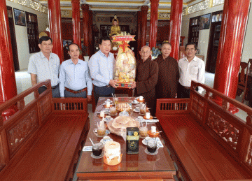 H.Gò Công Tây: Mặt trận Tổ quốc tỉnh thăm và chúc Tết Ban Trị sự Phật giáo huyện 