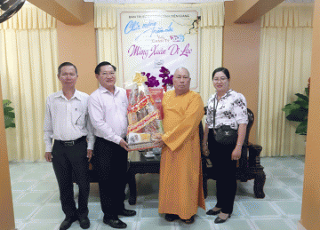 Tiền Giang: Thành ủy Thành phố Mỹ Tho chúc Tết chư Tôn đức Ban Trị sự Phật giáo tỉnh
