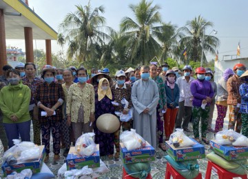 H.Chợ Gạo: Chùa Khai Minh tặng 200 phần quà xuân Tân Sửu đến các hoàn cảnh khó khăn