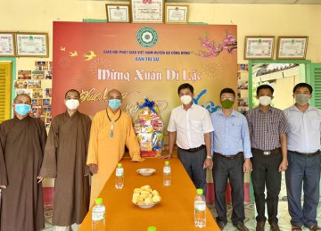 H.Gò Công Đông: Ban Trị sự Phật giáo huyện tiếp đoàn lãnh đạo các ban ngành thăm và chúc Tết xuân Nhâm Dần