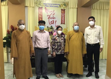 Tiền Giang: Ban Tôn giáo và các đoàn chúc Tết đến Hòa thượng Thích Huệ Minh - Trưởng BTS Phật giáo tỉnh