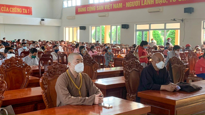Tiền Giang: Ban TTXH báo Giác Ngộ kết hợp Ban TTXH Phật giáo tỉnh tặng 365 phần quà Tết đến người dân