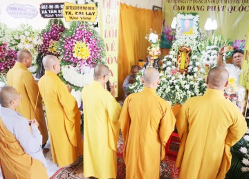 TX.Cai Lậy: Ban Trị sự Phật giáo thị xã phúng viếng Lễ tang cố Sư cô Thích Nữ Huệ Hiền, trụ trì chùa Tịnh Viện