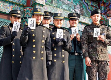 Hàn Quốc: 15 nghìn thiệp chúc Xuân Đại Cát phân phát cho quân nhân