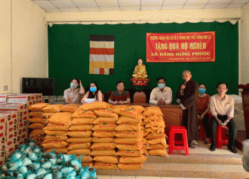 H.Chợ Gạo: Chùa Khánh Lâm tặng quà người nghèo và phóng sanh hộ mạng đầu năm mới