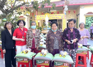 TP.Mỹ Tho: Chùa Trường Quang trao quà từ thiện dịp lễ Thượng ngươn