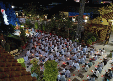 H.Gò Công Tây: Trang nghiêm đêm Hoa đăng và Đảnh lễ Ngũ Bách Danh cầu nguyện dịch bệnh sớm tiêu trừ tại chùa Linh Sơn