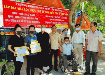Tiền Giang: Niệm Phật đường Liên Hoa và ca sĩ Lý Hải - Minh Hà vận động hơn 1 tỷ đồng hỗ trợ bà con miền Tây bị hạn mặn