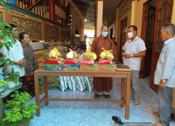 H.Gò Công Tây: Chùa Linh Sơn tổ chức nhiều công tác từ thiện nhân mùa Phật Đản