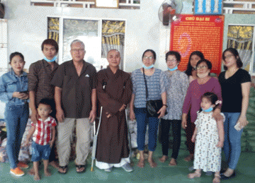 H.Châu Thành: Chùa Phước Ân tặng quà đến các hoàn cảnh khó khăn nhân mùa Phật Đản