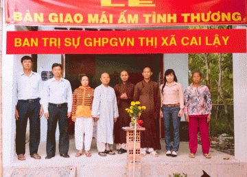 TX. Cai Lậy: Bàn Giao Nhà Tình Thương Nhân Mùa Phật Đản
