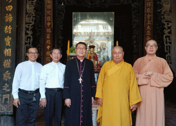 Tiền Giang: Tòa Giám mục Mỹ Tho chúc mừng Phật đản chư Tôn đức Ban Trị sự Phật giáo tỉnh