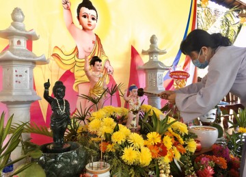 H.Châu Thành: Lễ Tắm Phật tại chùa Tân Long