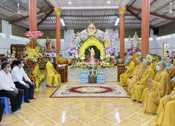H.Chợ Gạo: Ban Trị sự Phật giáo kính mừng Đại lễ Phật Đản PL.2565 và tặng quà từ thiện