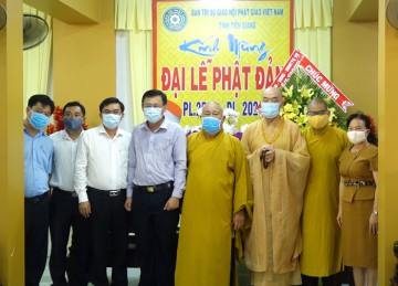 Tiền Giang: Phái đoàn Tỉnh ủy, HĐND, UBND, UB MTTQVN thăm và chúc mừng Phật Đản PL.2565
