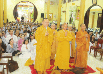 H. Tân Phước: Ban Trị Sự Phật Giáo Tổ Chức Thăm Viếng Cúng Dường Chư Hành Giả An Cư Trong Tỉnh