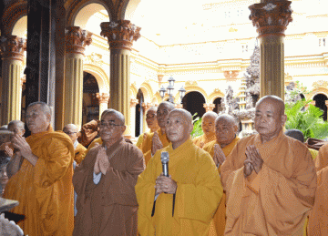 TX. Gò Công: Ban Trị Sự Phật Giáo Tổ Chức Thăm Viếng Các Trường Hạ