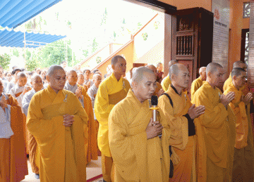 Tiền Giang: Ban Trị Sự Phật Giáo Huyện và Thị Xã Cai Lậy Tổ Chức Cúng Dường Trường Hạ