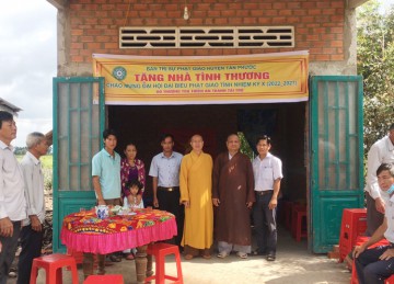 H.Tân Phước: Ban Trị sự bàn giao nhà Đại Đoàn Kết chào mừng Đại hội Đại biểu Phật giáo tỉnh lần thứ X