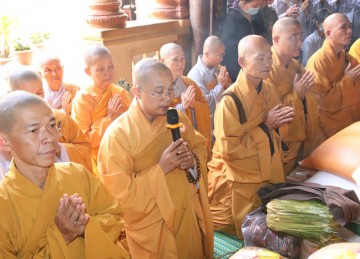 Tiền Giang: Ban Trị sự Phật giáo thị xã và huyện Cai Lậy cúng dường trường hạ PL.2567