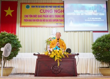 Tiền Giang: Thượng tọa Thích Minh Nhẫn thuyết trình chuyên đề Chuyển đổi số trong Phật giáo với chư Tôn đức Tăng Ni trong tỉnh 